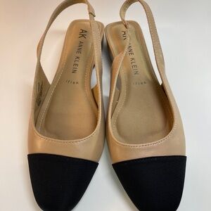 Anne Klein Black and Tan Flats with Two-Tone Design size 9.5
